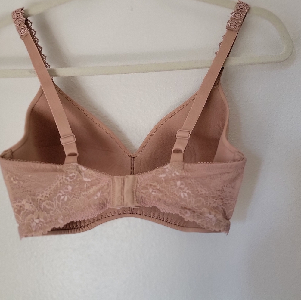Wacoal Padded Bra - Picture 2 of 3